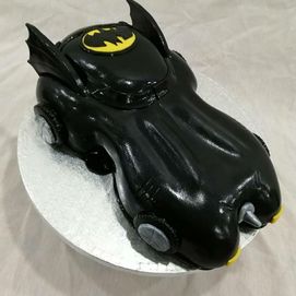 Batmanin auto -täytekakku